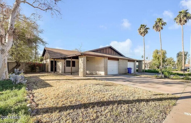 Building Photo - 1401 E El Parque Dr