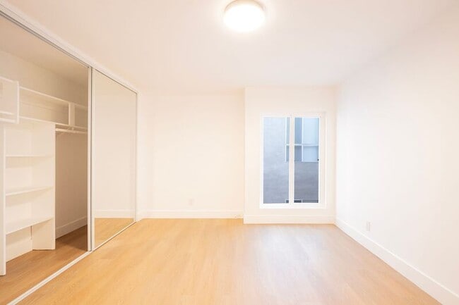 Building Photo - 921 N Gardner St