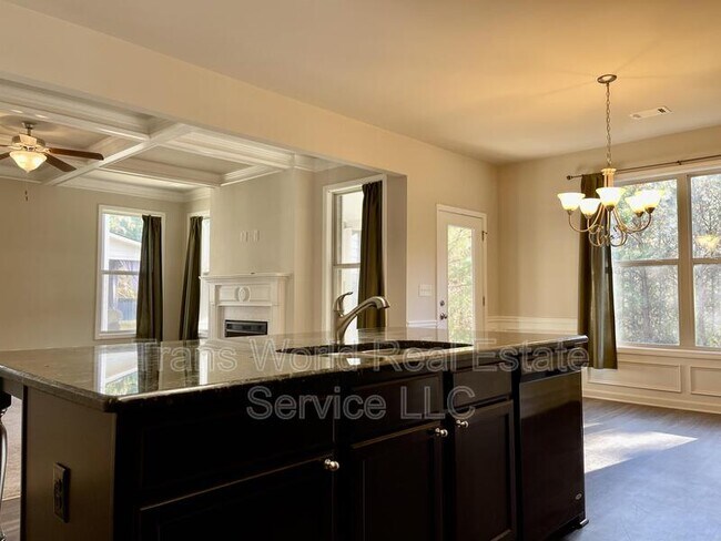 Building Photo - 7260 Silk Tree Pointe