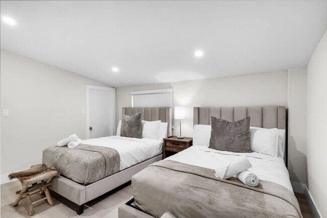 Building Photo - 6450 Perry St