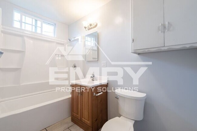 Building Photo - Upgraded 2 Bedroom 1 Bathroom for Rent Ferris Ave Los Angeles