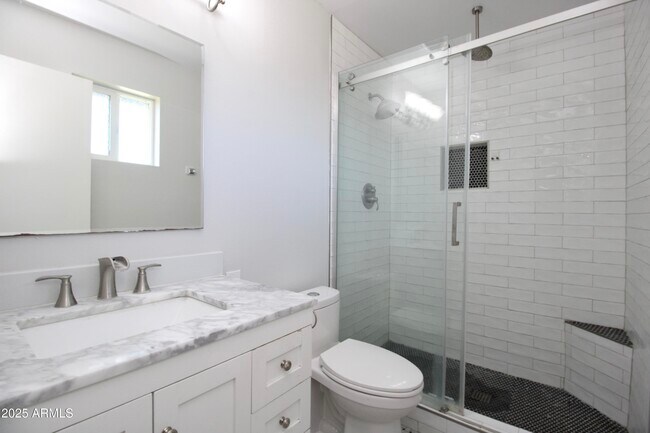 Building Photo - 537 E Laguna Dr