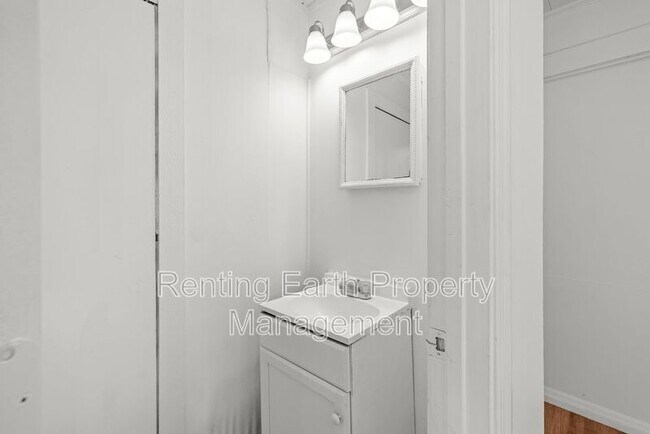 Building Photo - 514 81st St S