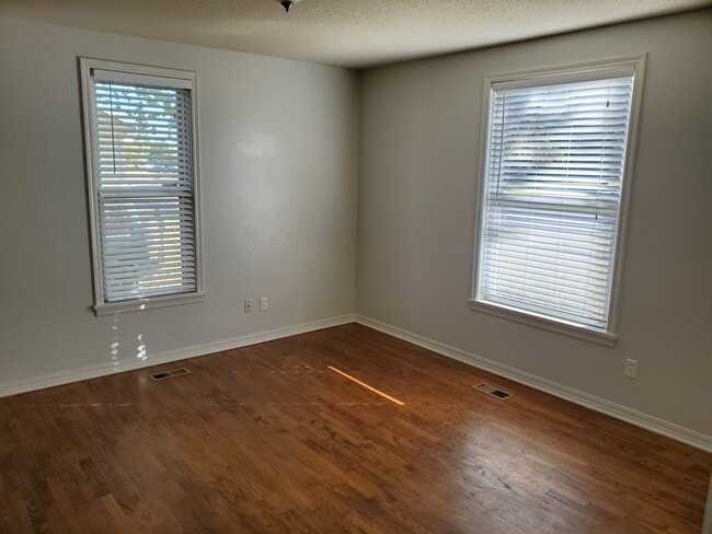 Building Photo - 705 N Boulevard