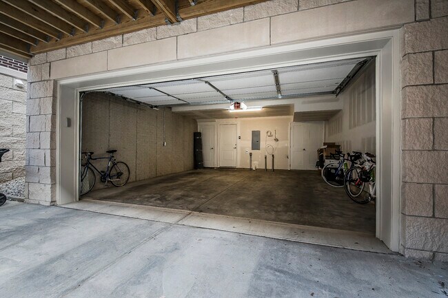 Building Photo - 118 W Starr Ave