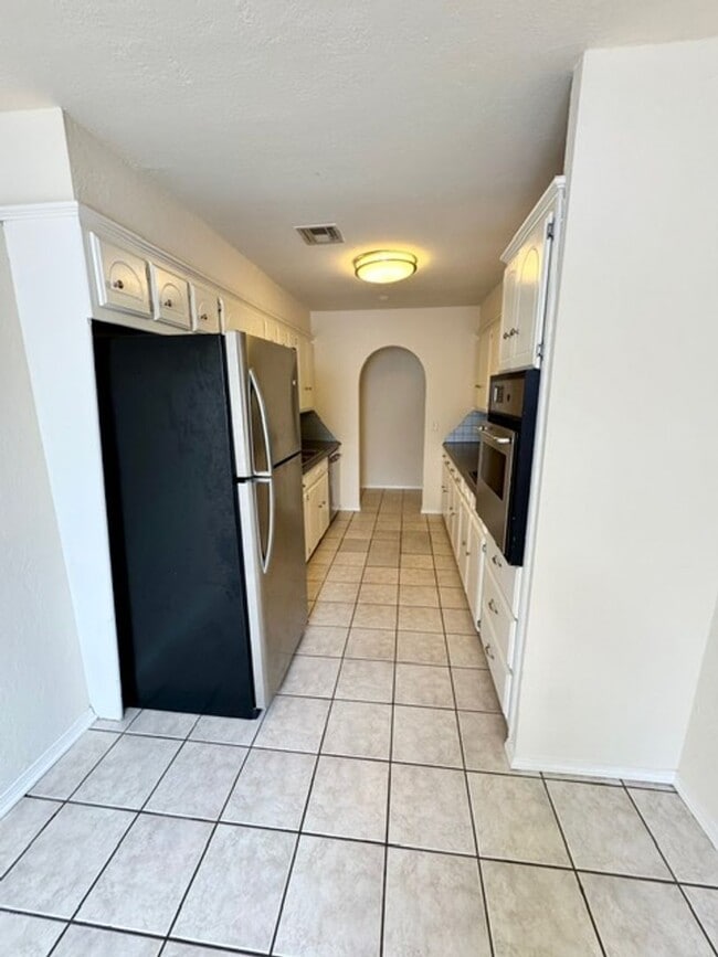 Building Photo - 3 bed 2 bath house now available for lease