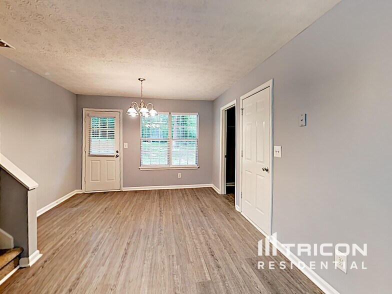 Building Photo - 303 Mephisto Cir
