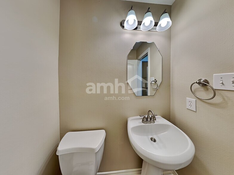 Building Photo - 2213 Perkins Crossing Dr