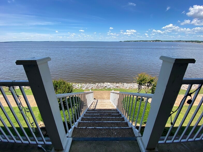 Building Photo - 70 Lake Barnett Dr