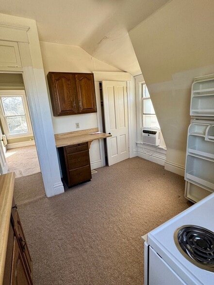 Building Photo - 707 Edgewater Ave