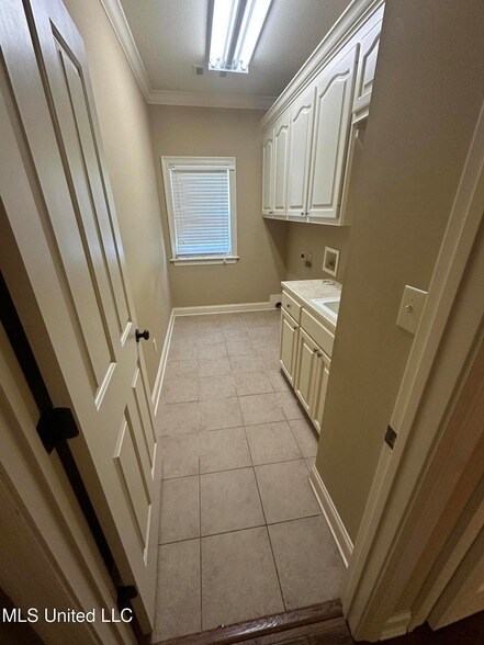 Building Photo - 101 Cedar Green Cove