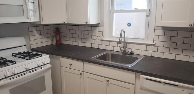 Building Photo - 760 Indian Lake Dr NW