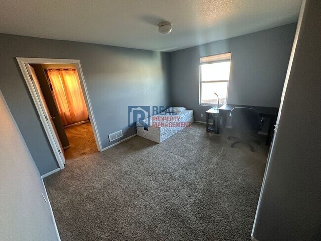 Building Photo - 5528 Lewiston Ct