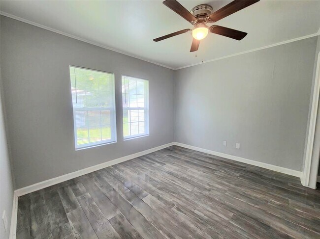 Building Photo - 701 18th Ave N