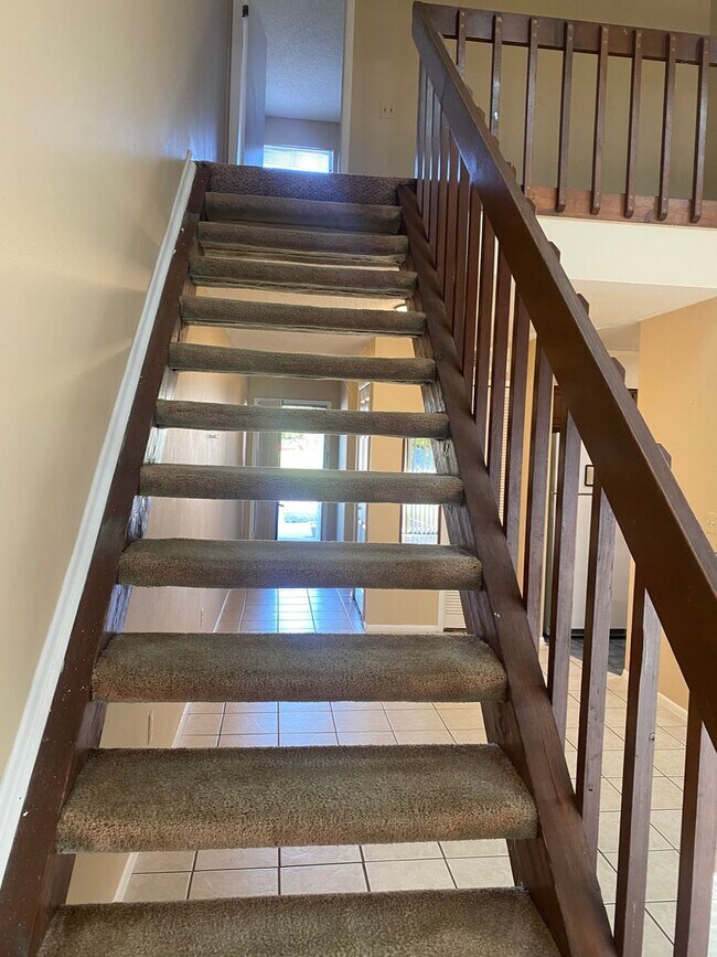 Building Photo - 2 bedroom + loft, 2 bathroom townhome near UCF