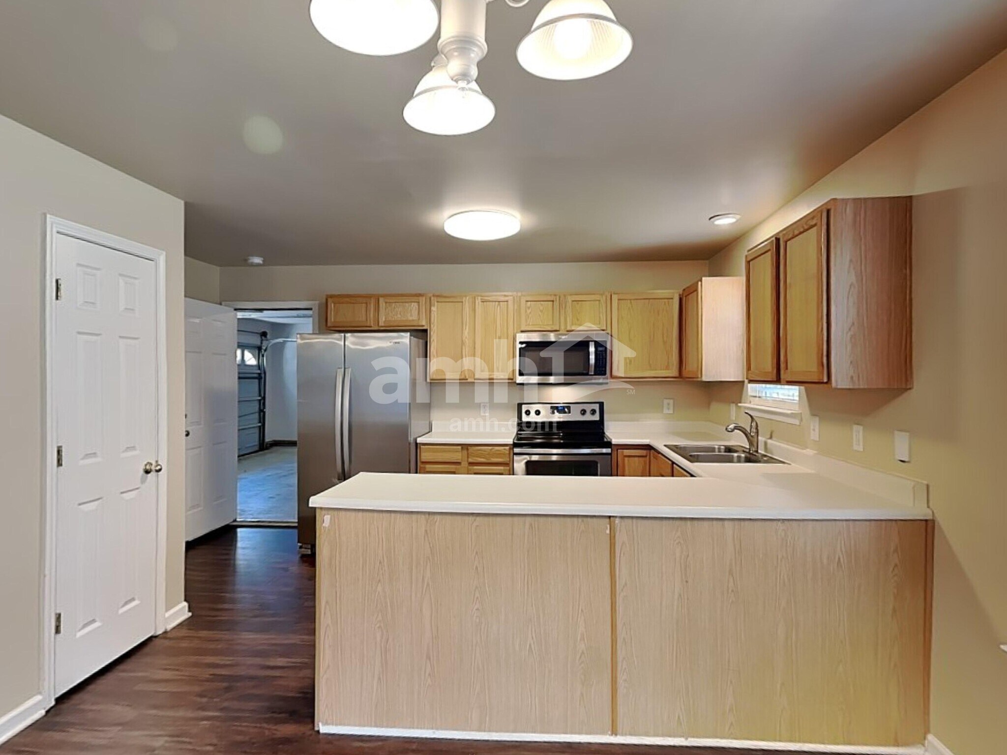 Building Photo - 1038 Vanguard Dr