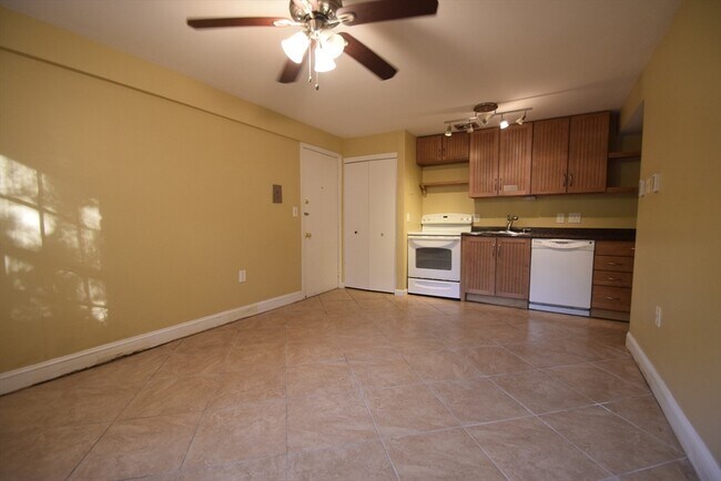 Building Photo - 1 Colonial Village Dr