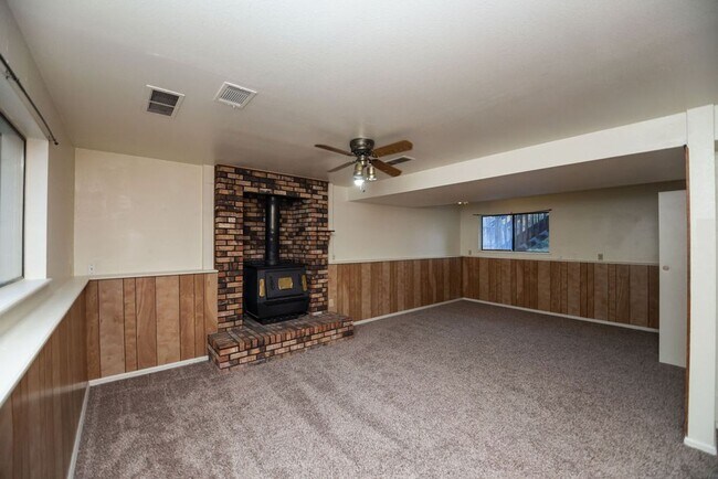 Building Photo - Spacious 4 Bedroom in Mid-Town Fort Collins