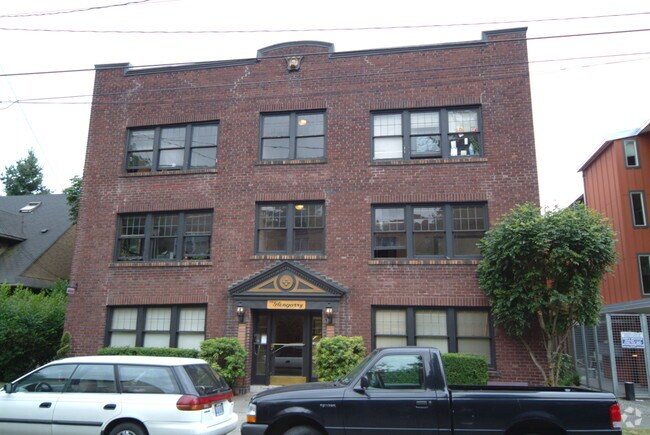 Building Photo - Glengarry