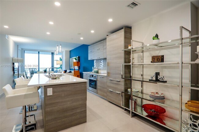 Building Photo - 650 NE 32nd St