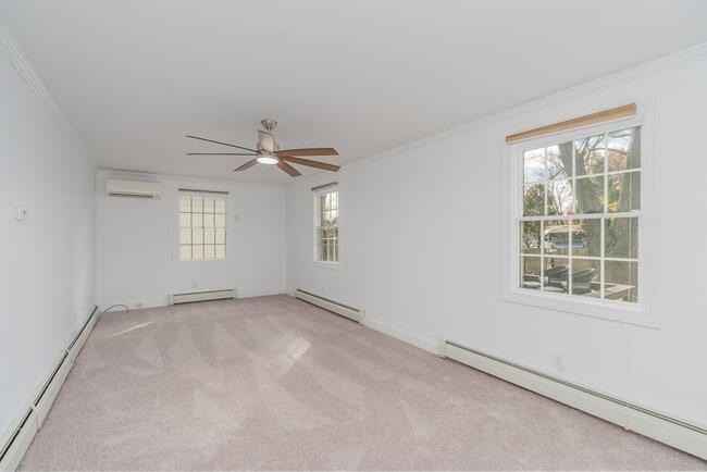 Building Photo - 83 Betsey Williams Dr