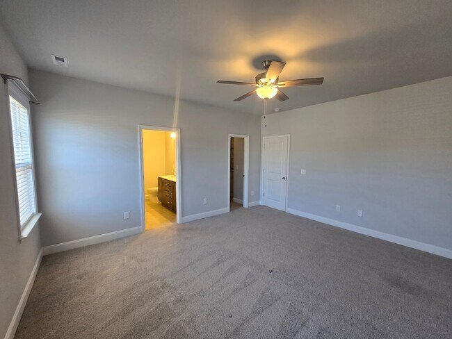 Building Photo - Perfect Mebane Location!