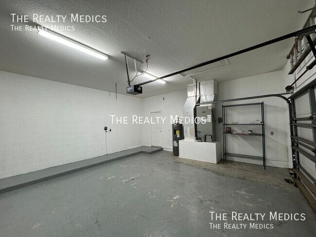 Building Photo - 2521 Roat Dr