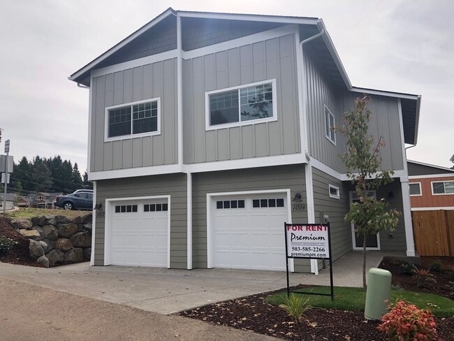 Building Photo - 1012 Big Fir Pl S