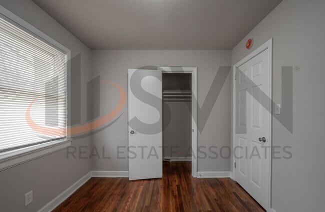Building Photo - Classic 3BD, 1BA Durham Home with Hardwood Floors