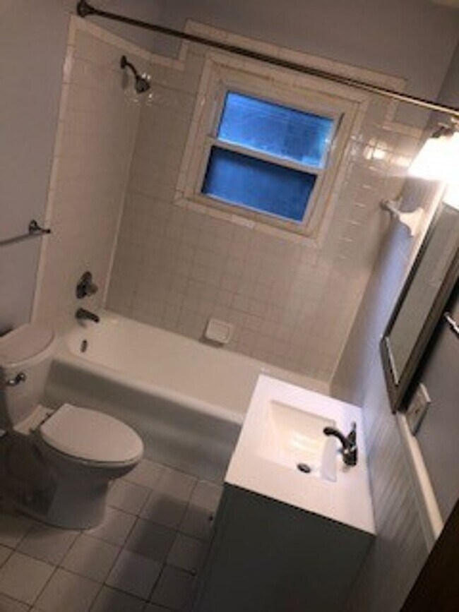 Building Photo - Three Bedroom Apartments Located Near 38th St and Meridian