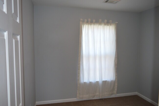 Building Photo - 913 Prestwyck Ct