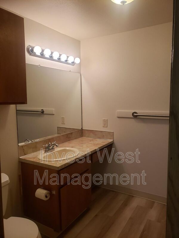 Building Photo - 1714 SE 145th Ct
