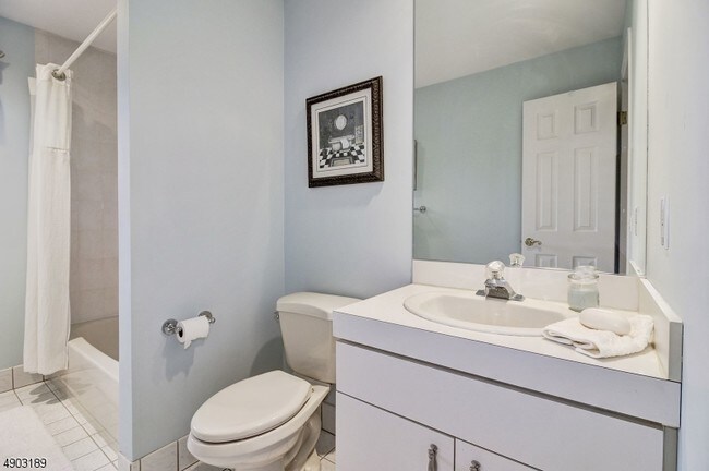 Building Photo - 250 S Ridgedale Ave