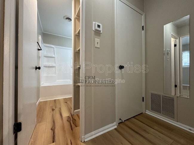 Building Photo - 1020 E Fischer St