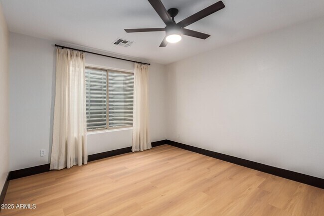 Building Photo - 3759 S Dew Drop Ln