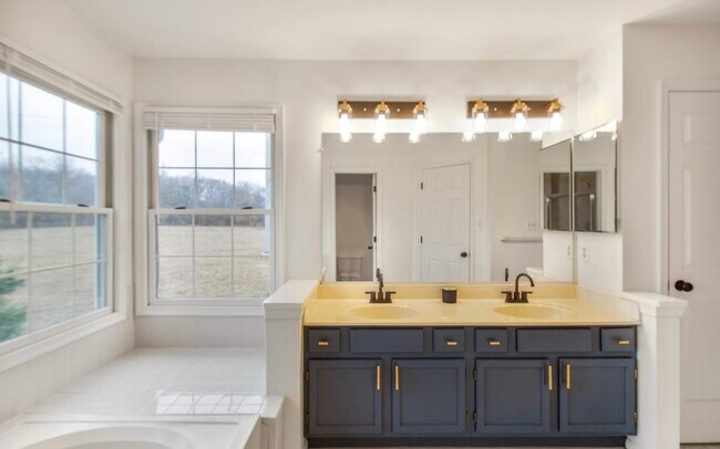 Building Photo - 4100 Ulster Rd