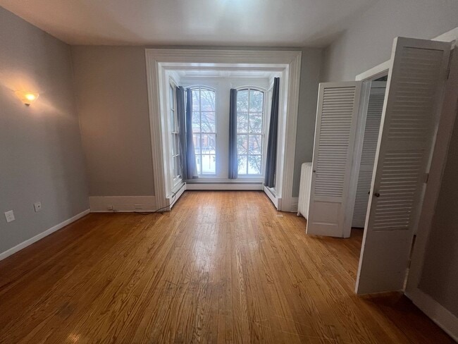 Building Photo - Heritage Hill 2 Bedroom - Heat included!