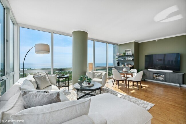 Building Photo - 1629 S Prairie Ave