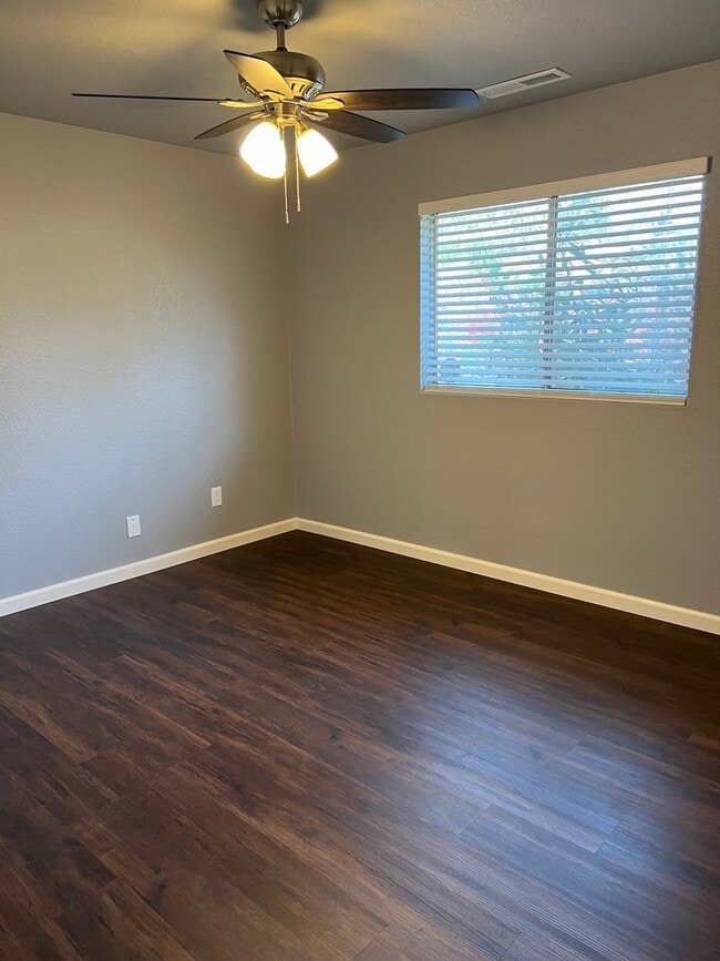 Building Photo - 3 bedroom home in Shasta Lake City