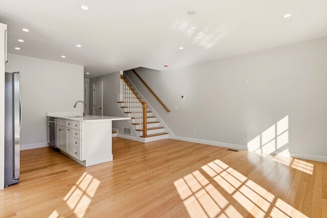 Building Photo - 13 1/2 Merrimac St