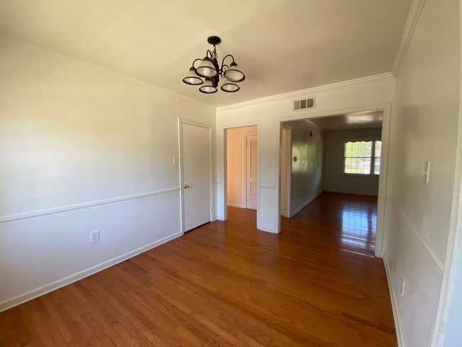 Building Photo - Located in Savannah, GA, this oversized 2-bedroom, 2-bathroom unit