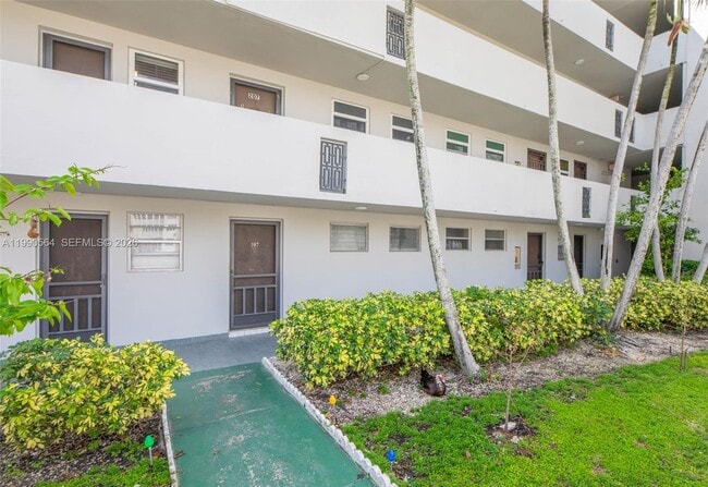 Building Photo - 1680 NE 191st St