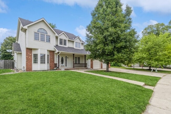 Building Photo - GREAT LOCATION IN COUNTRY CLUB!! 4 Bedroom, 3.5 Bathroom Home in Clive