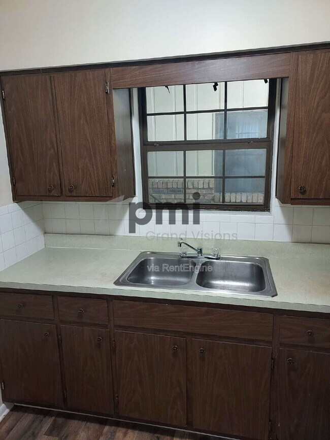Building Photo - 333 Southland Dr