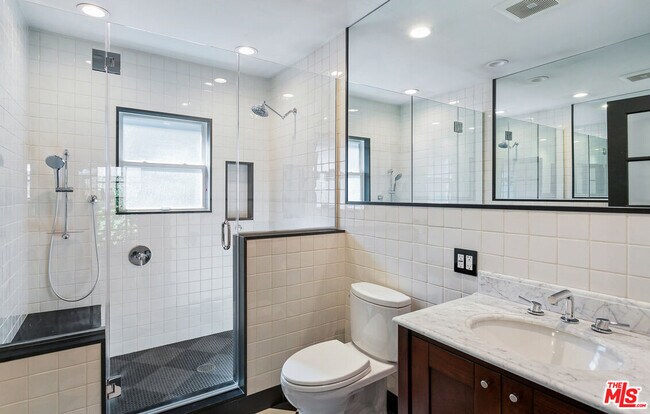 Building Photo - 508 N San Vicente Blvd