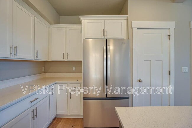 Building Photo - 2331 E Otter Lp