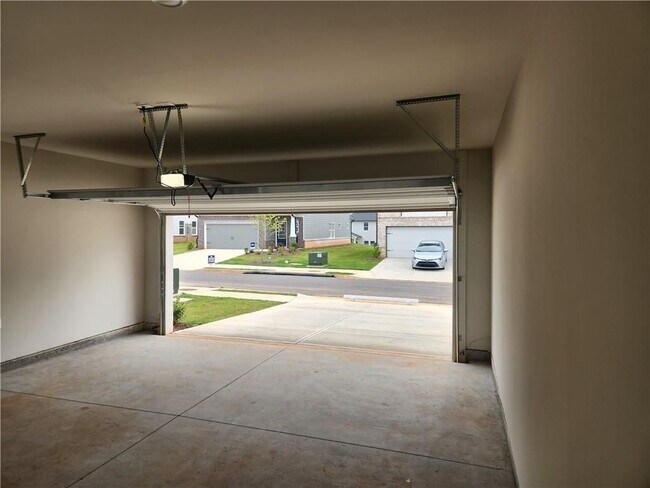 Building Photo - 2576 Double Oak Trl