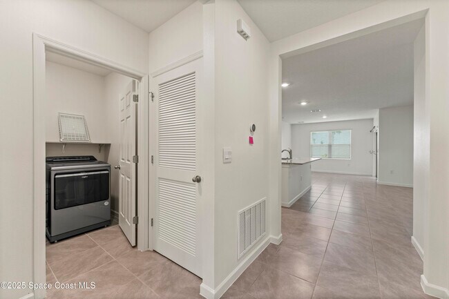 Building Photo - 1145 Dugan CIR SE