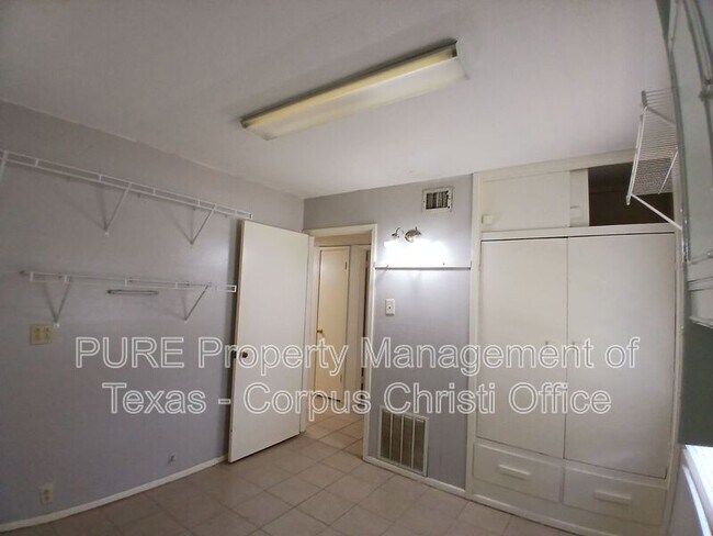 Building Photo - 4701 Prinston Dr