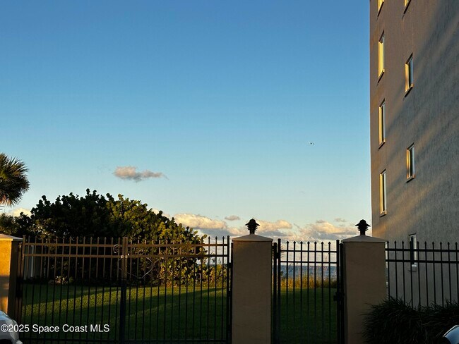 Building Photo - 1415 N Hwy A1A